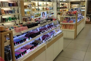 美娜凯化妆品加盟 开启化妆品零售成功之路